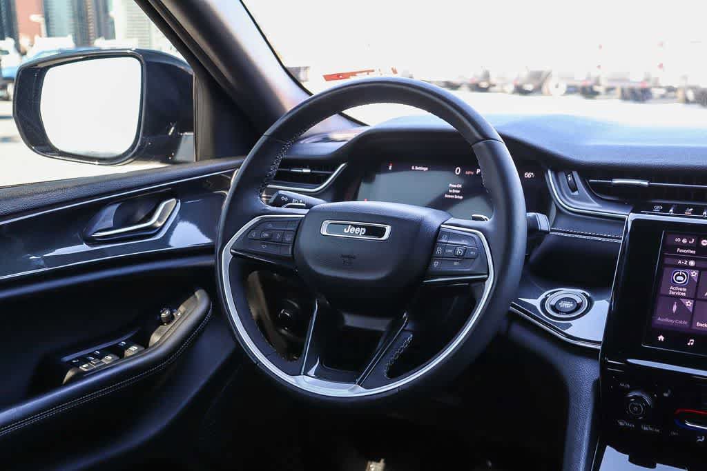Used 2023 Jeep Grand Cherokee Altitude RWD image 16