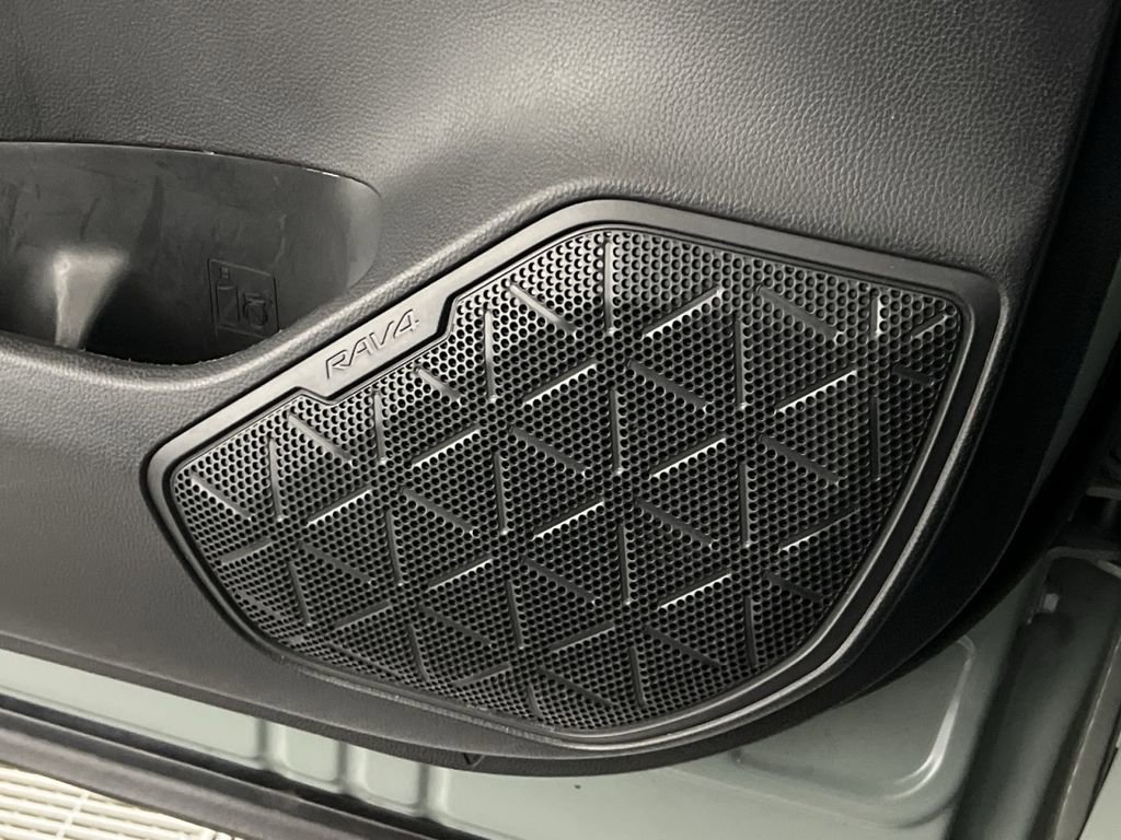 Used 2022 Toyota RAV4 XLE image 35