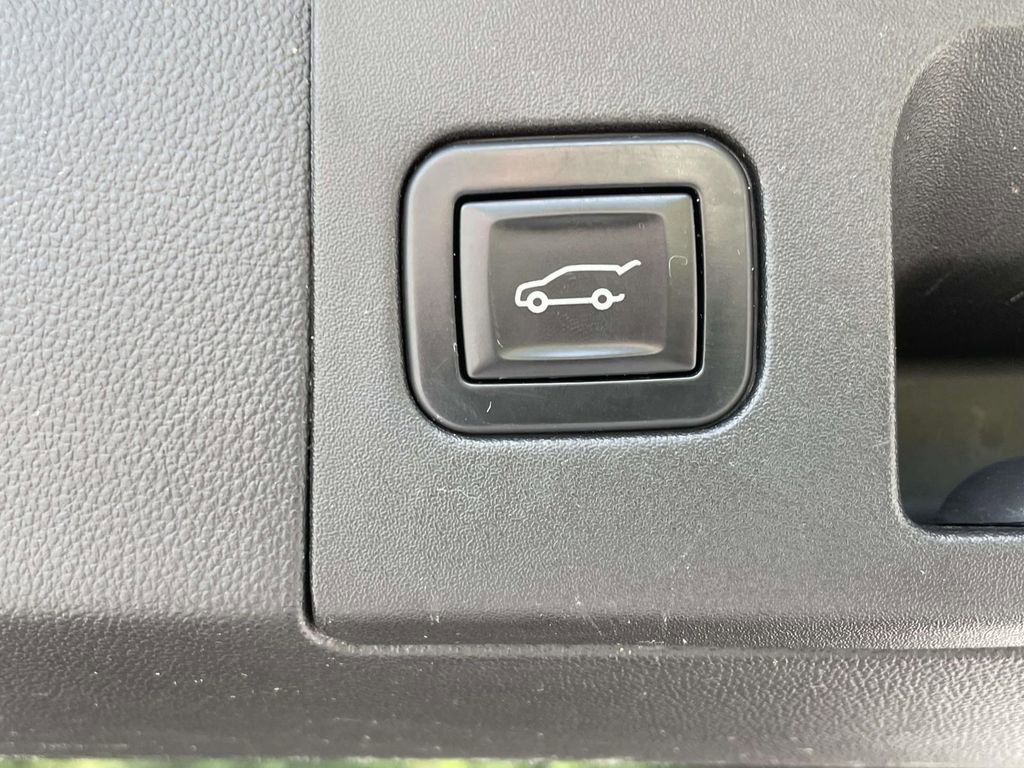 Used 2018 Cadillac XT5 AWD image 11