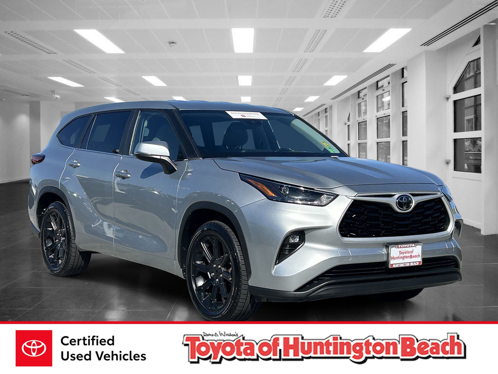 Certified 2023 Toyota Highlander LE FWD image 1
