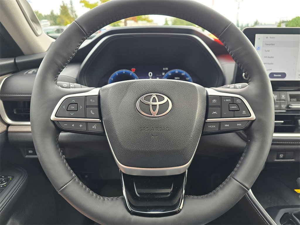 Used 2025 Toyota Grand Highlander AWD image 15