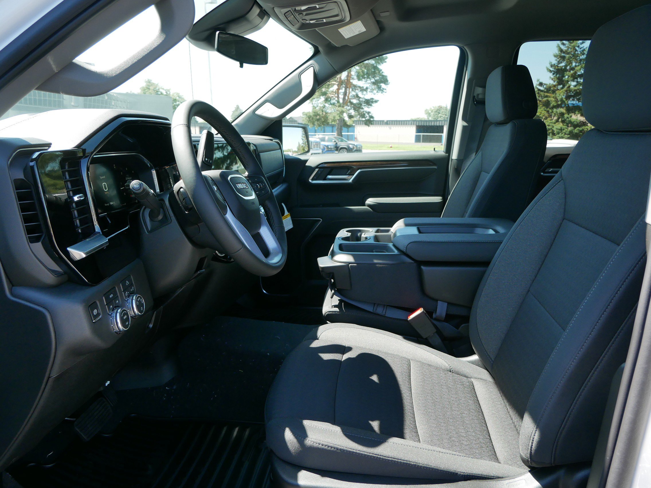 New 2026 GMC Sierra 1500 SLE image 3