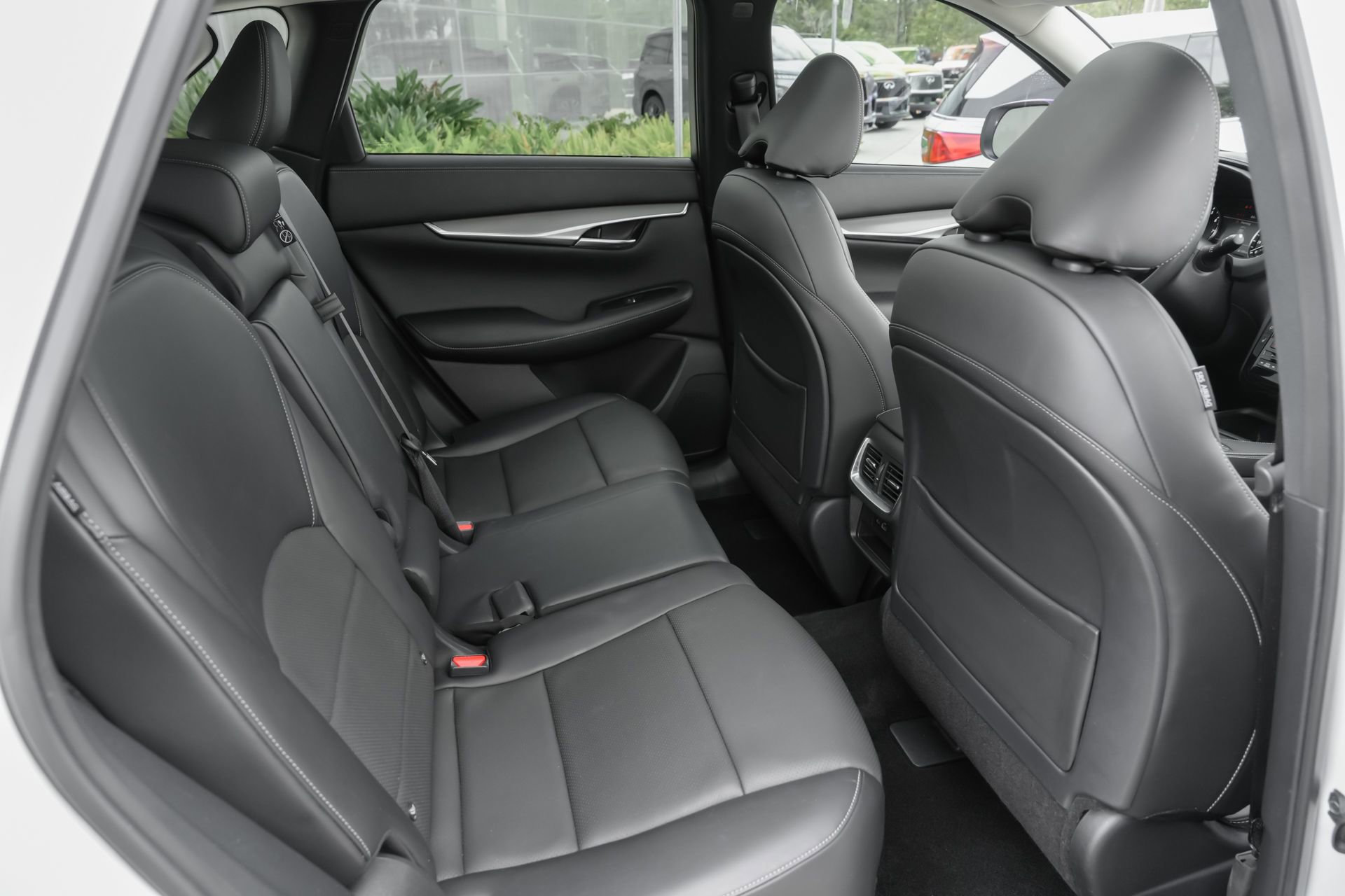 Certified 2023 INFINITI QX50 Luxe FWD image 35