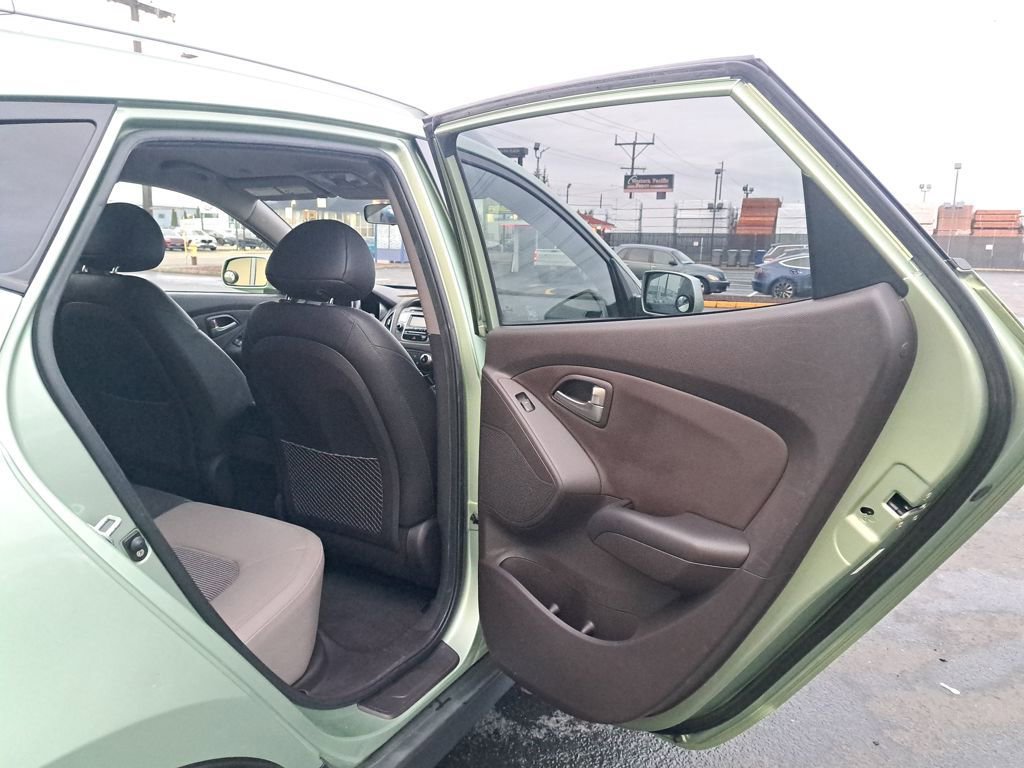 Used 2011 Hyundai Tucson GLS image 14