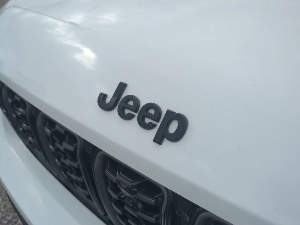 Used 2024 Jeep Grand Cherokee L Summit AWD/4WD image 13