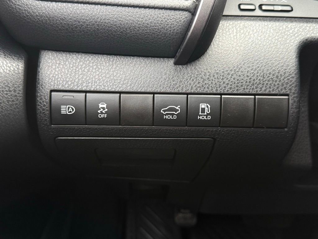 Used 2019 Toyota Camry SE image 25