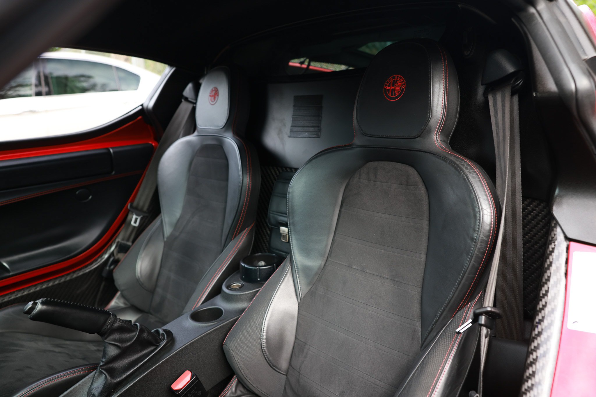 Used 2015 Alfa Romeo 4C Launch Edition w/ Convenience Group RWD image 10