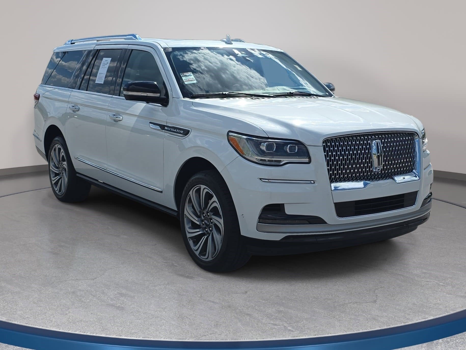 Certified 2024 Lincoln Navigator L Reserve AWD/4WD image 3