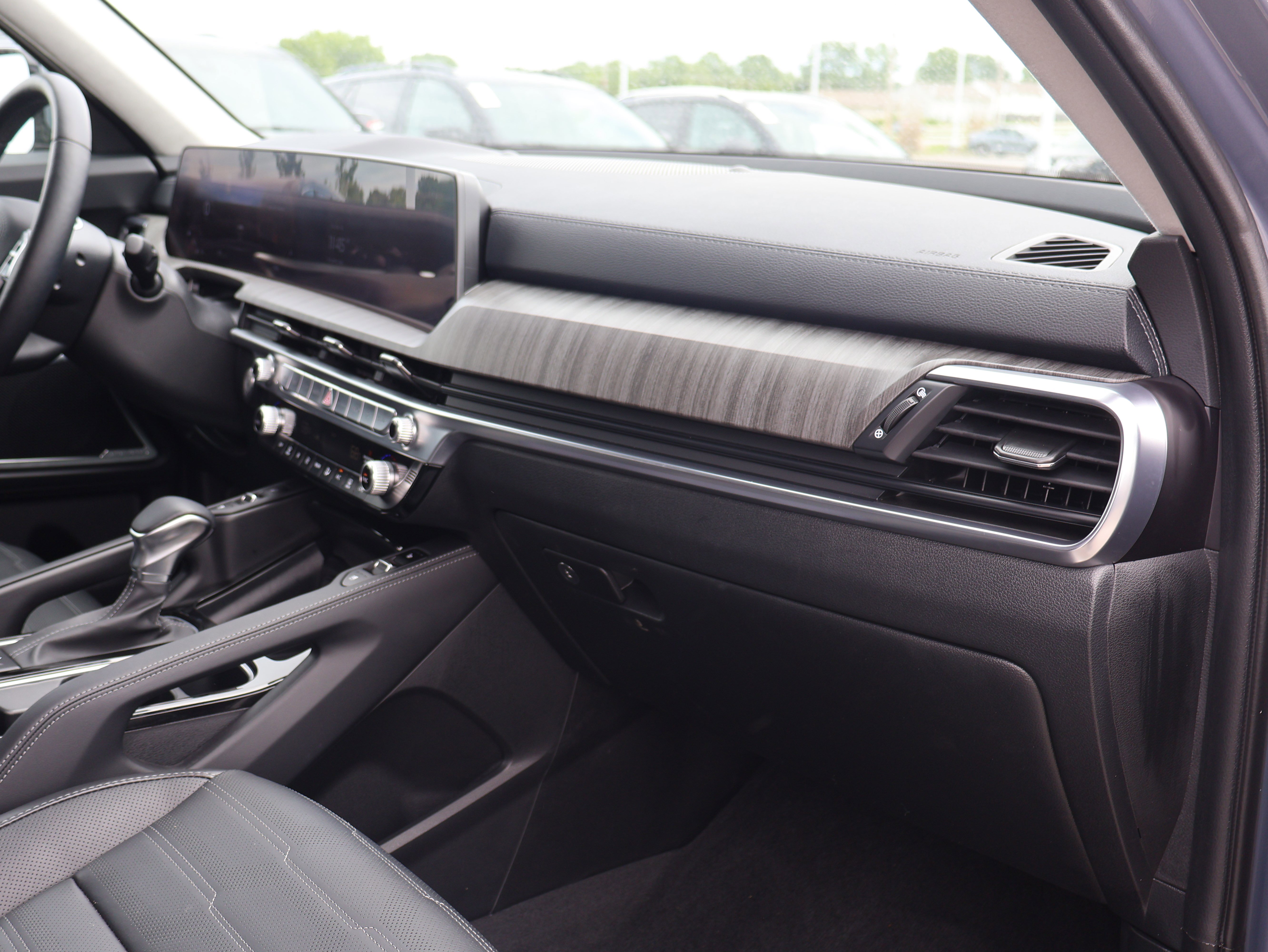 Used 2024 Kia Telluride SX Prestige w/ Towing Package AWD/4WD image 9