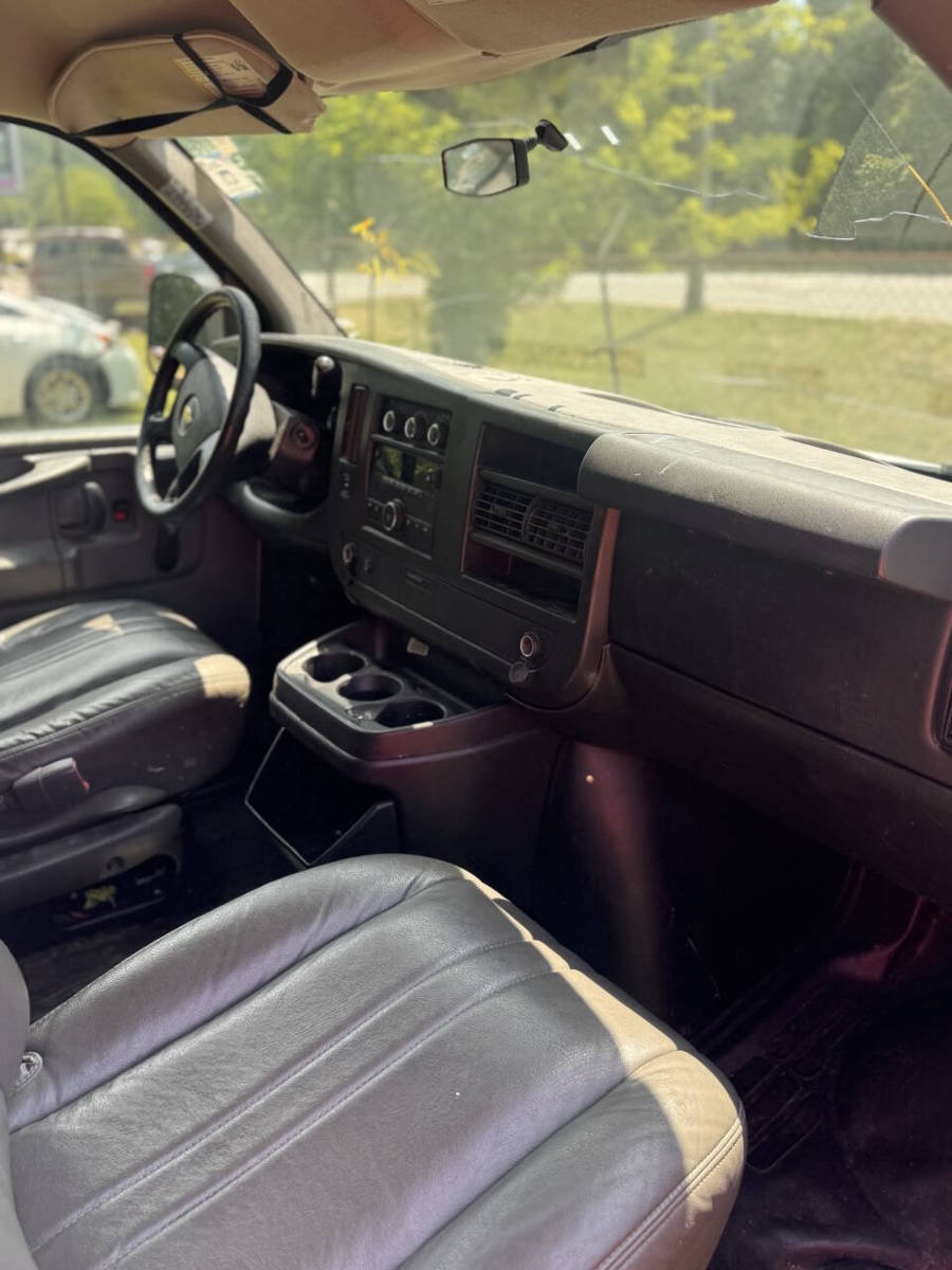 Used 2012 Chevrolet Express 1500 RWD image 18