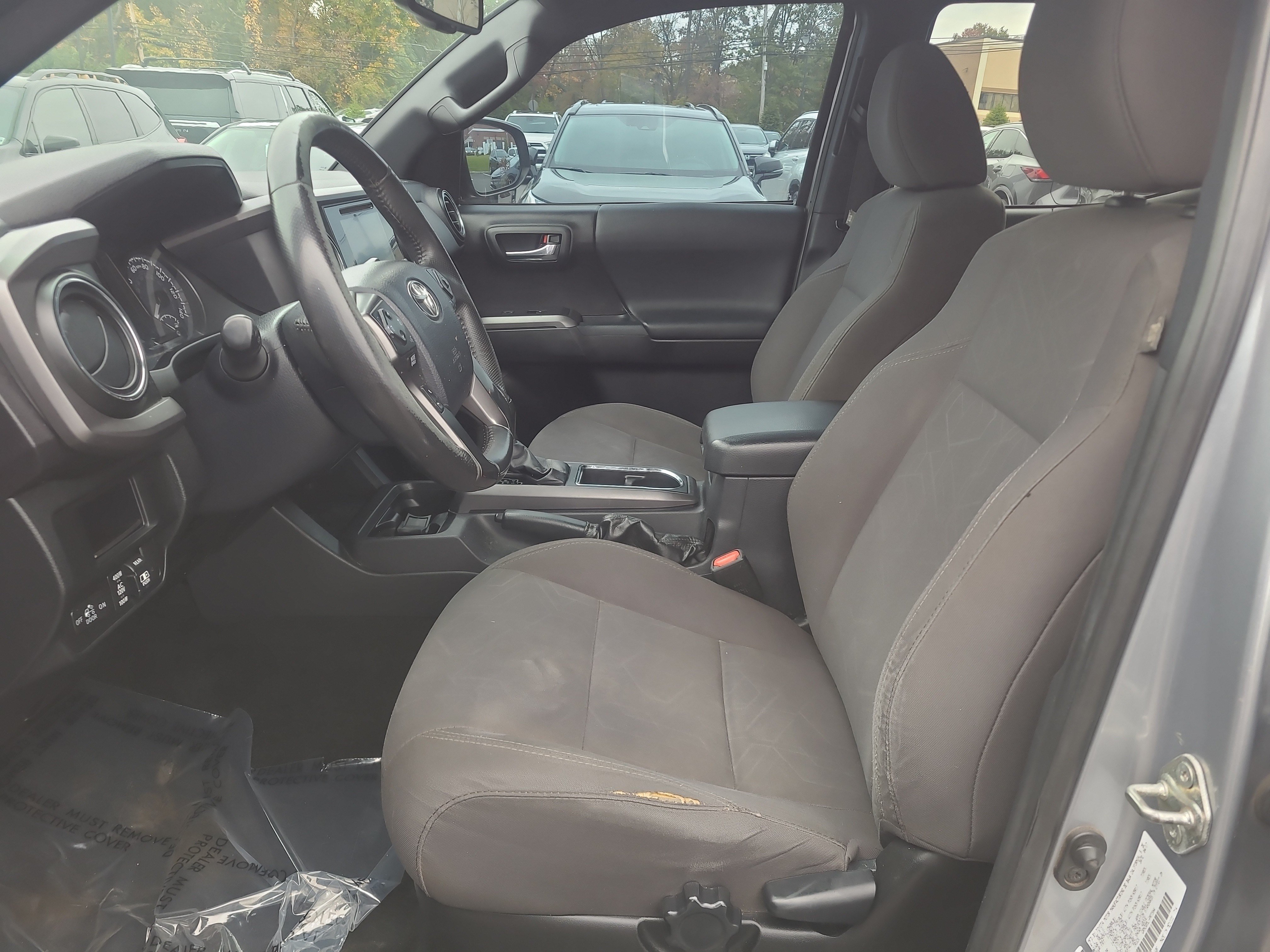 Used 2017 Toyota Tacoma TRD Sport w/ Exterior Package AWD/4WD image 16