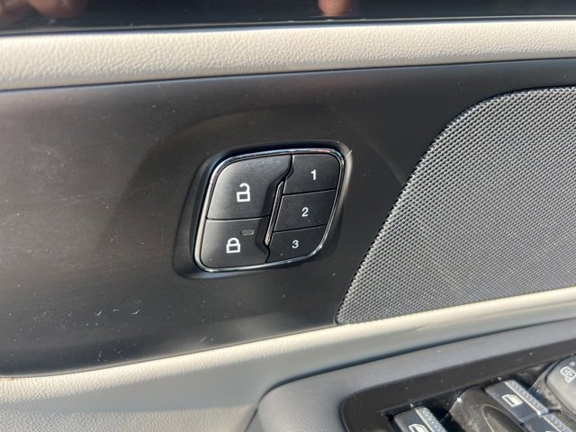 Used 2024 Lincoln Nautilus Premier image 6