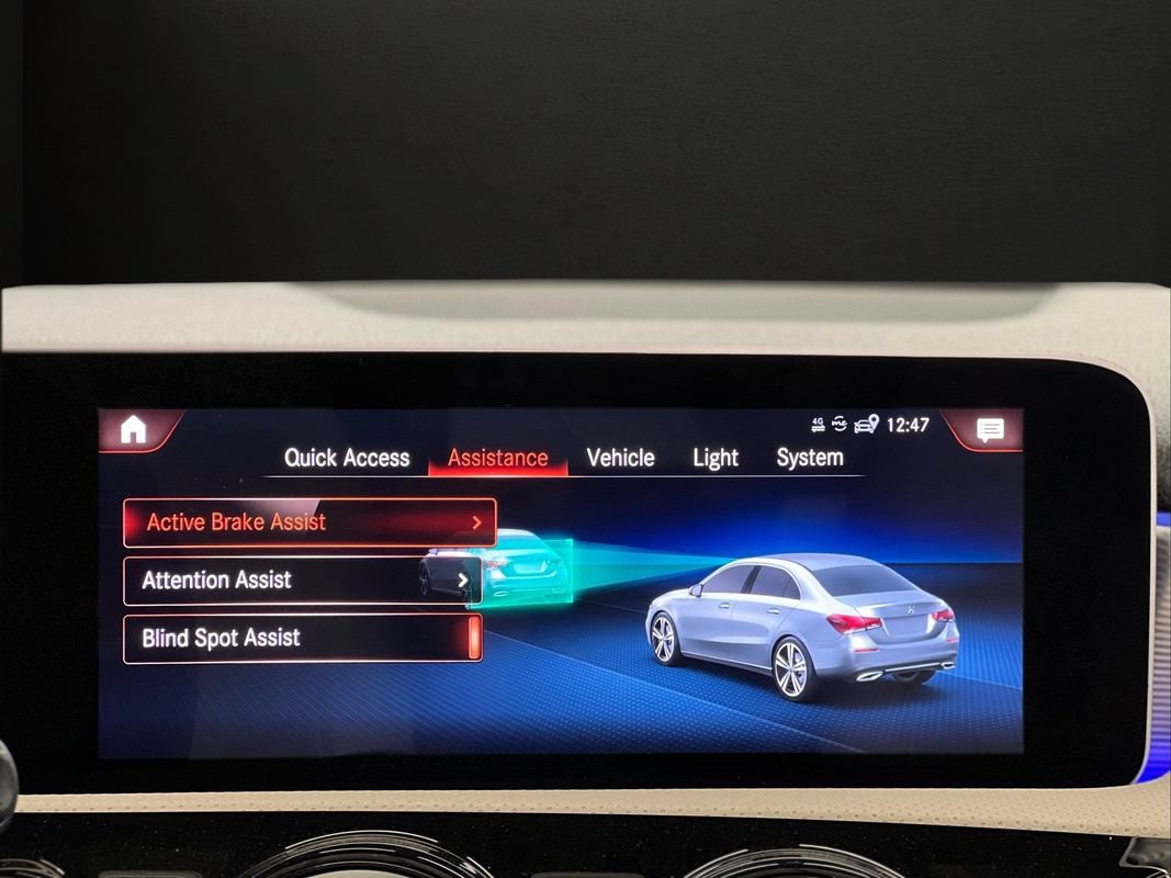 Used 2020 Mercedes-Benz A 220 4MATIC w/ Premium Package image 33