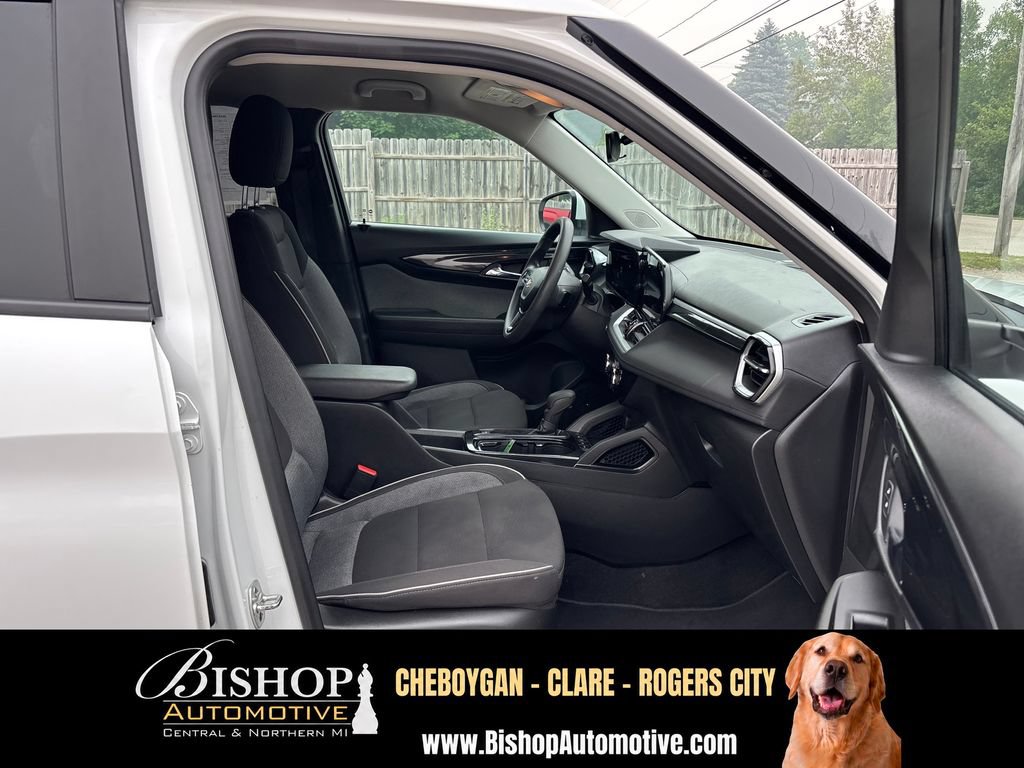 Used 2024 Chevrolet TrailBlazer LT AWD/4WD image 19