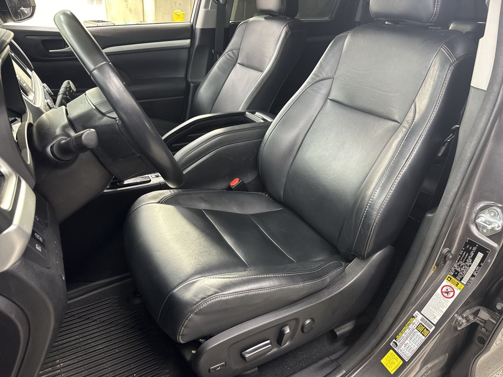 Used 2018 Toyota Highlander XLE AWD/4WD image 14