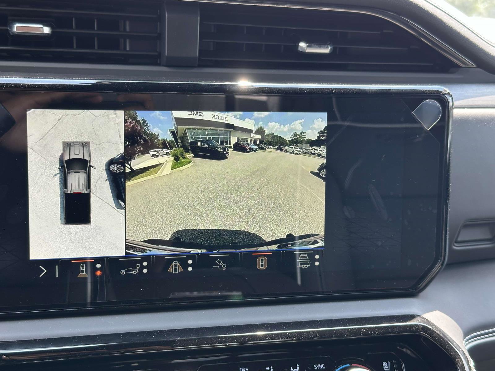 New 2025 GMC Sierra 2500 AT4X w/ AT4X AEV Edition image 4