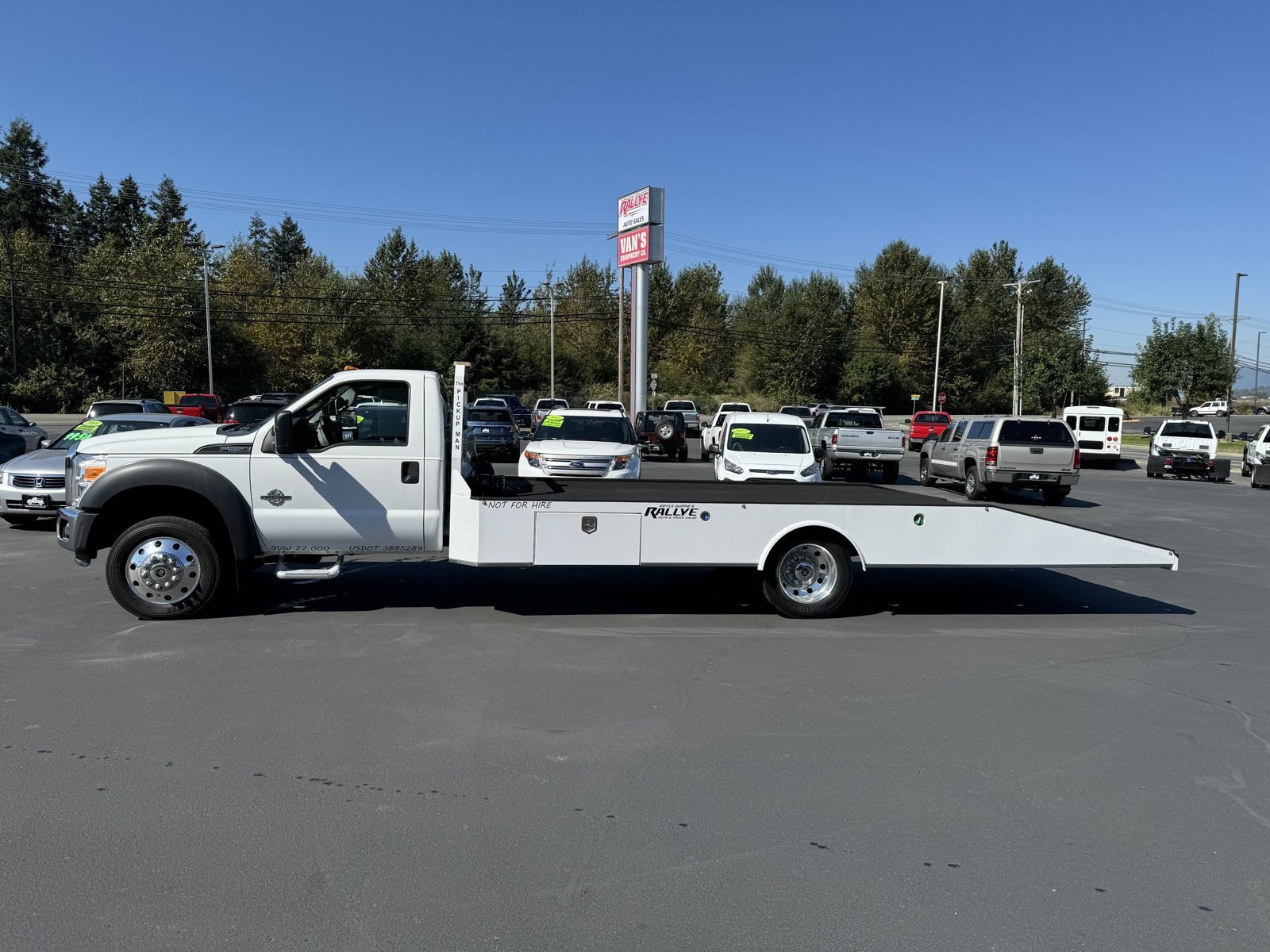 Used 2015 Ford F550 2WD Regular Cab Super Duty image 2
