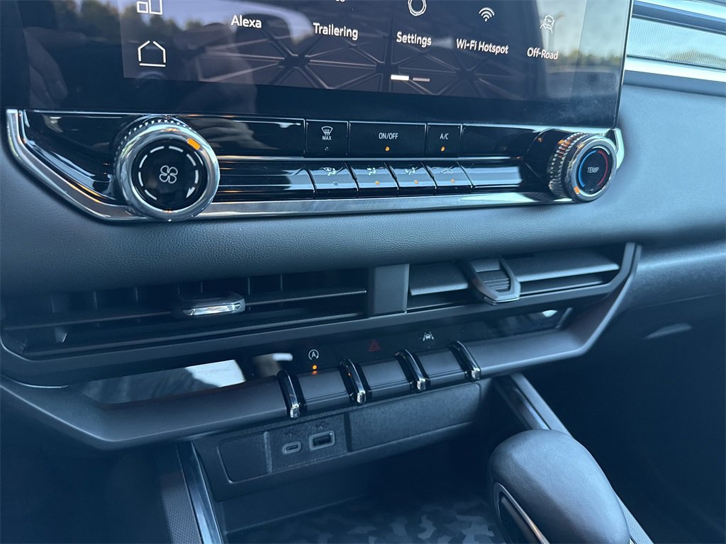 Used 2024 GMC Canyon Elevation image 29