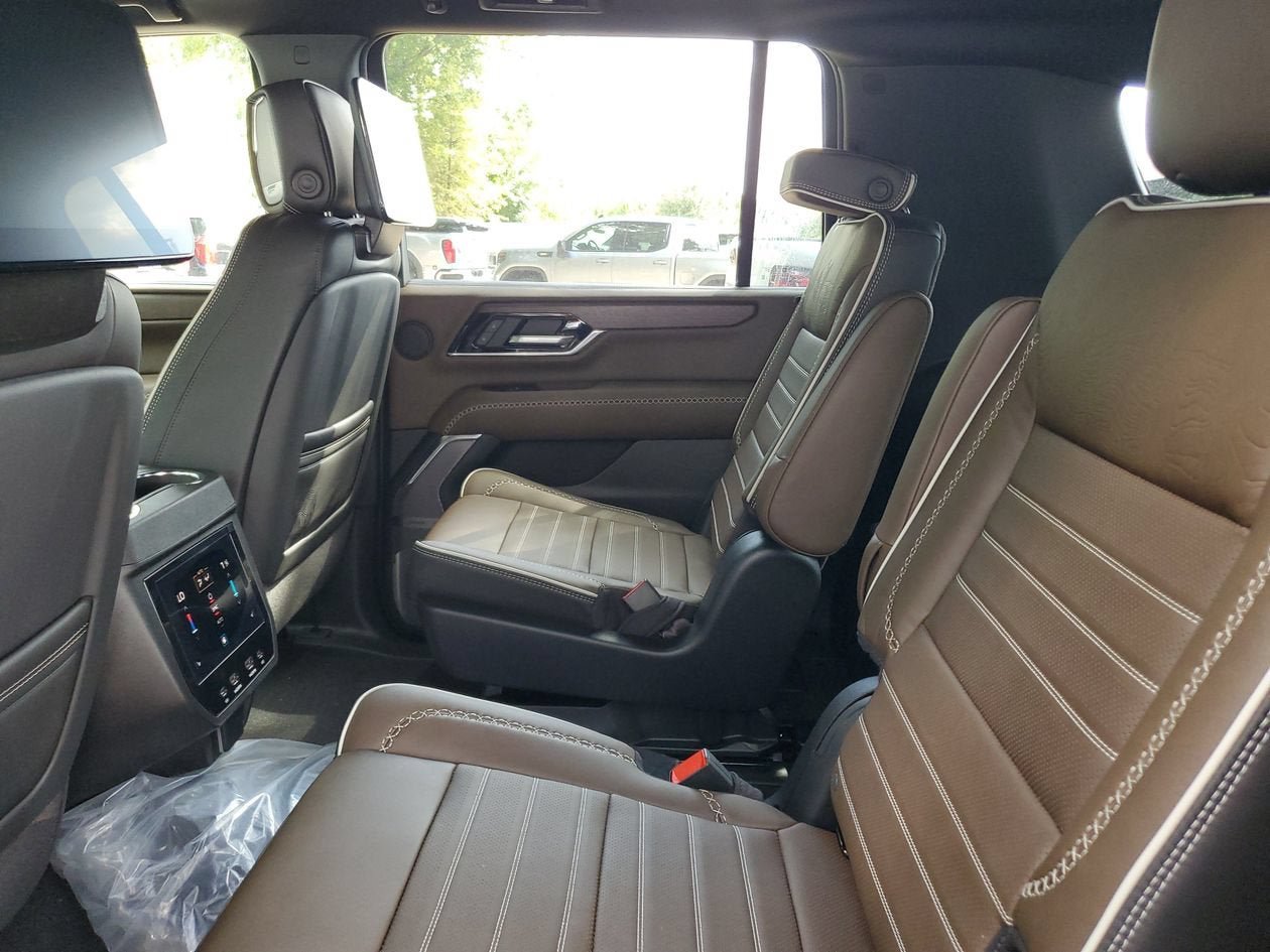 New 2026 GMC Yukon XL Denali Ultimate AWD/4WD image 11