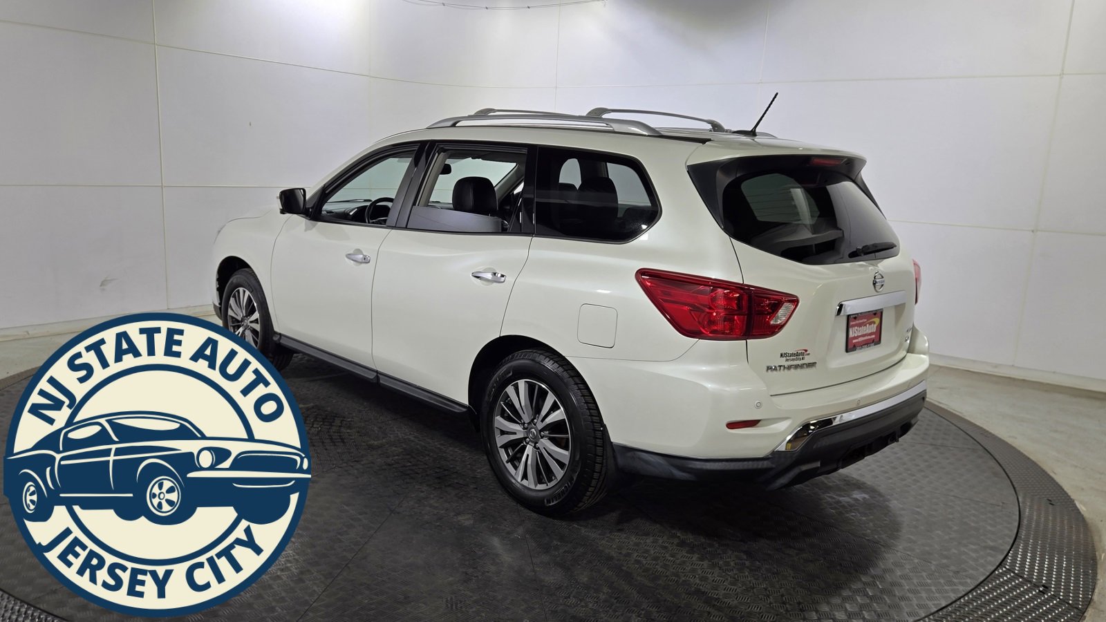 Used 2018 Nissan Pathfinder SL image 5