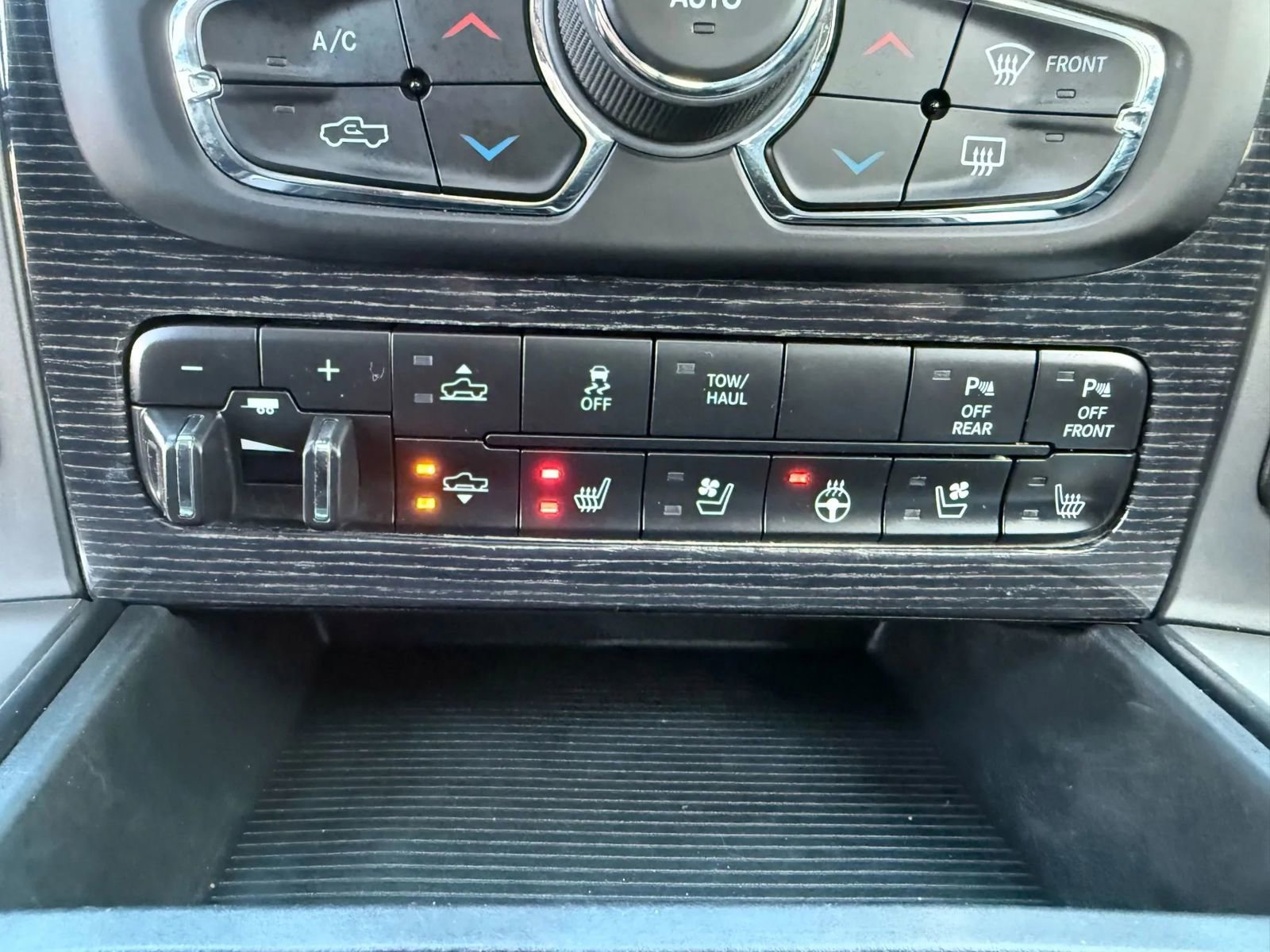 Used 2014 RAM 1500 Limited image 26