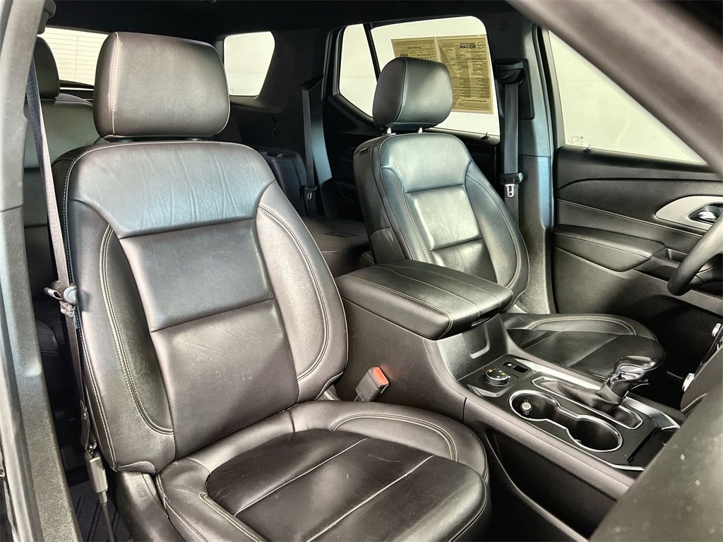 Used 2022 Chevrolet Traverse LT image 25