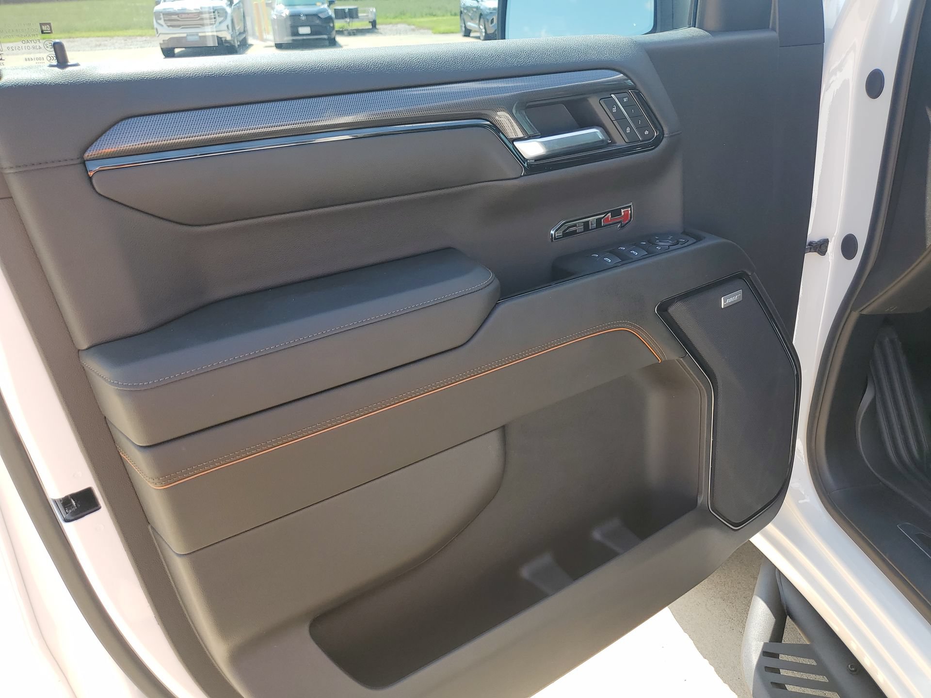 Used 2024 GMC Sierra 1500 AT4 w/ Technology Package AWD/4WD image 29
