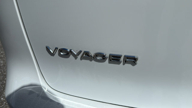Used 2024 Chrysler Voyager LX FWD image 7