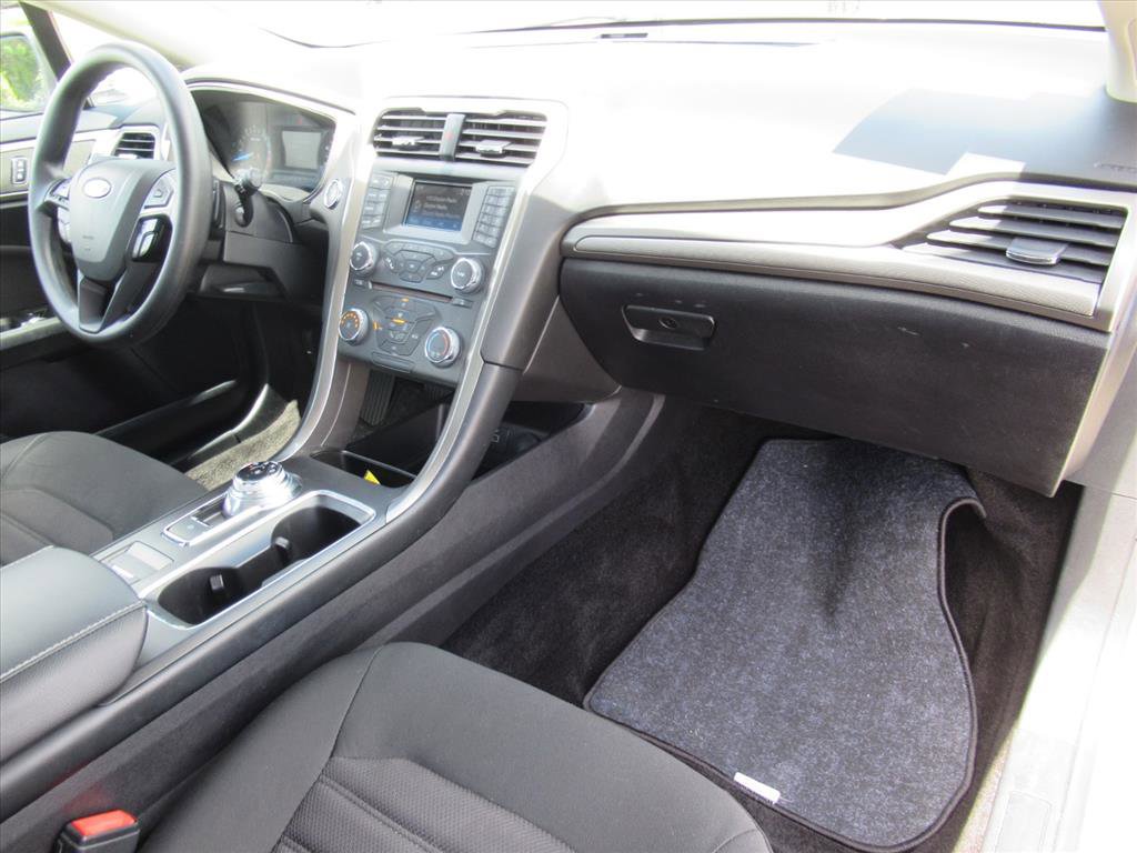 Used 2018 Ford Fusion SE image 10