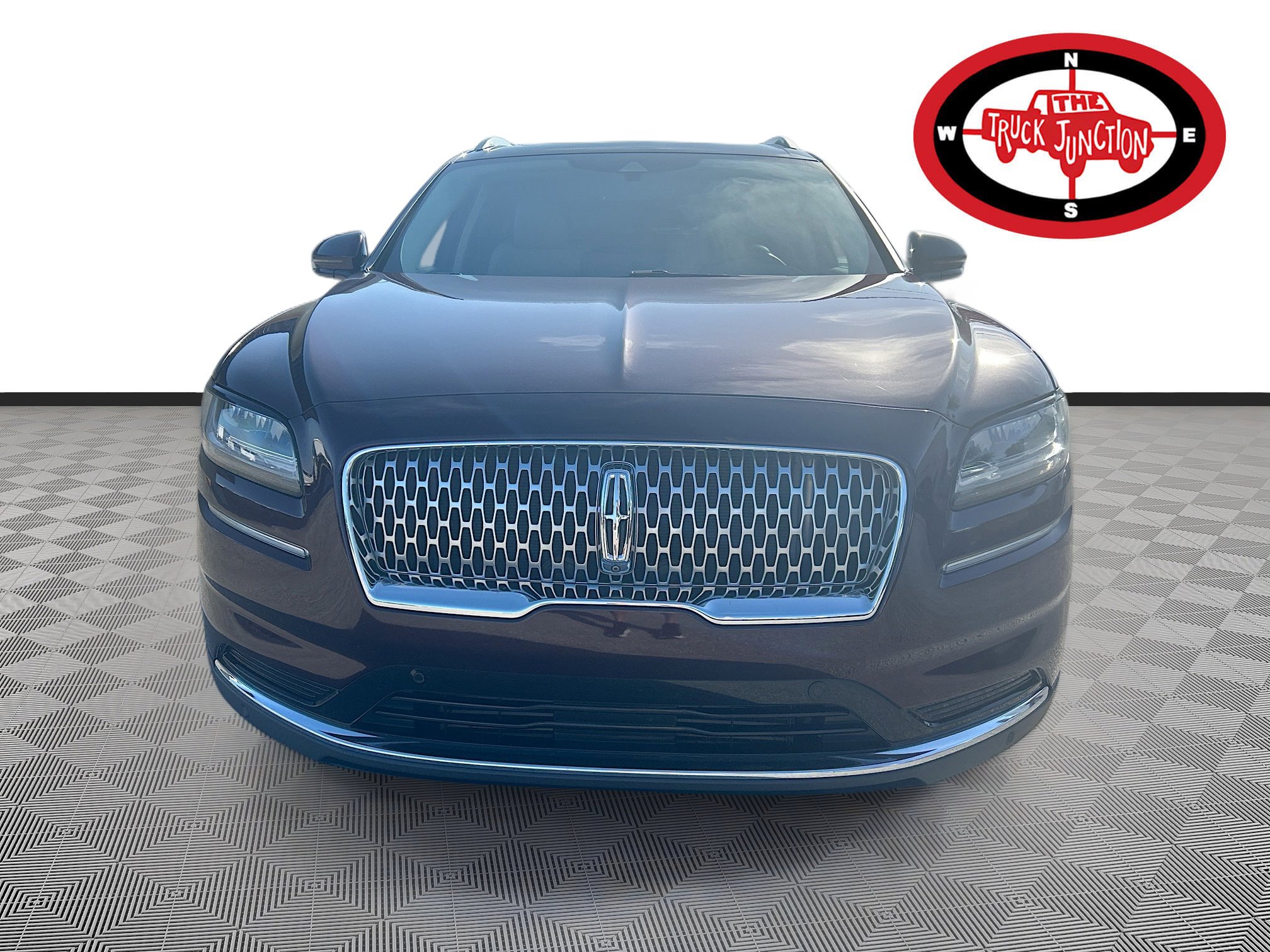 Used 2021 Lincoln Nautilus Reserve w/ Equipment Group 201A FWD image 2
