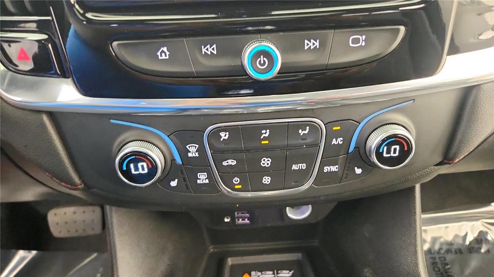 Used 2023 Chevrolet Traverse RS AWD/4WD image 28