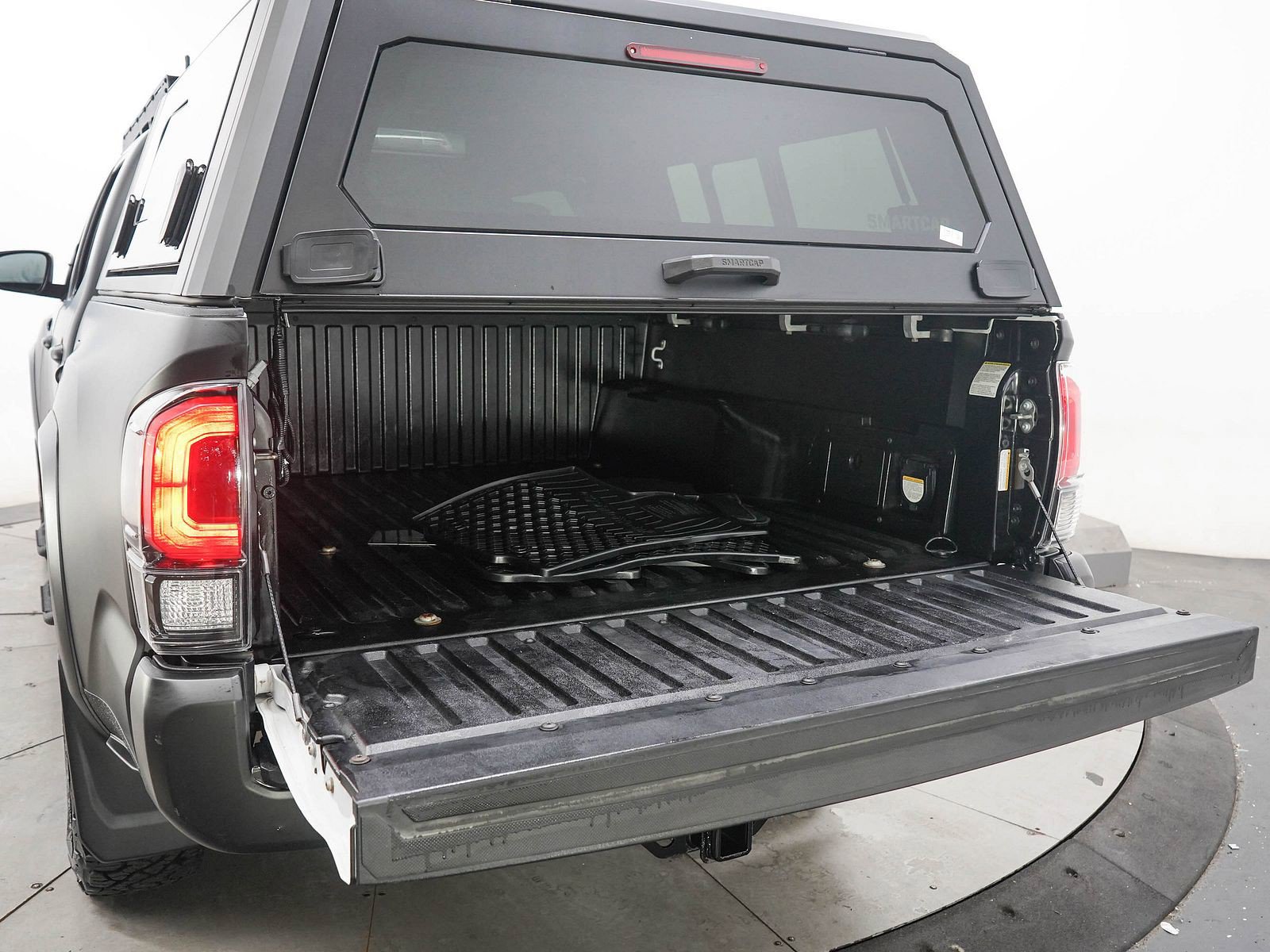 Used 2019 Toyota Tacoma TRD Off-Road AWD/4WD image 9
