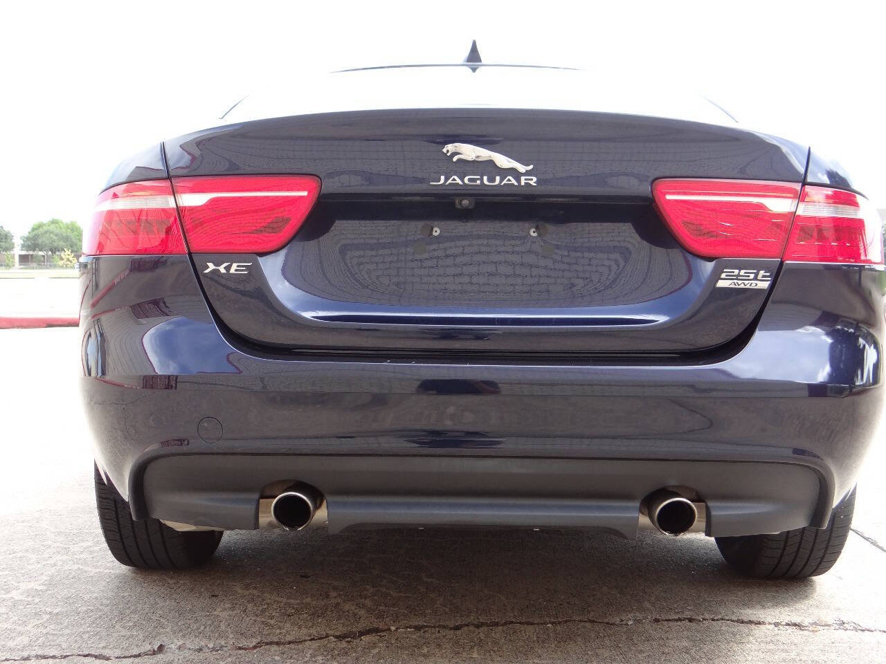 Used 2018 Jaguar XE Premium AWD/4WD image 6