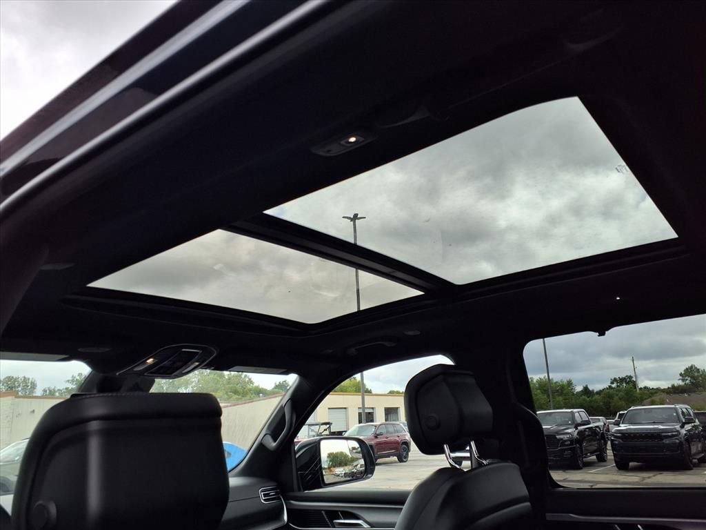 New 2025 Jeep Wagoneer 4WD w/ Convenience Group I image 24