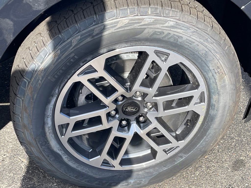 New 2025 Ford Expedition Active image 28