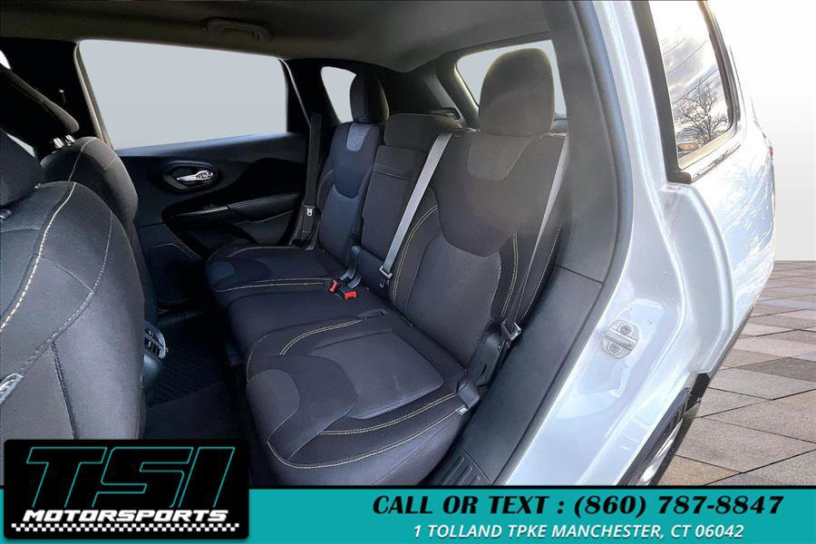 Used 2016 Jeep Cherokee Latitude w/ Cold Weather Group image 26