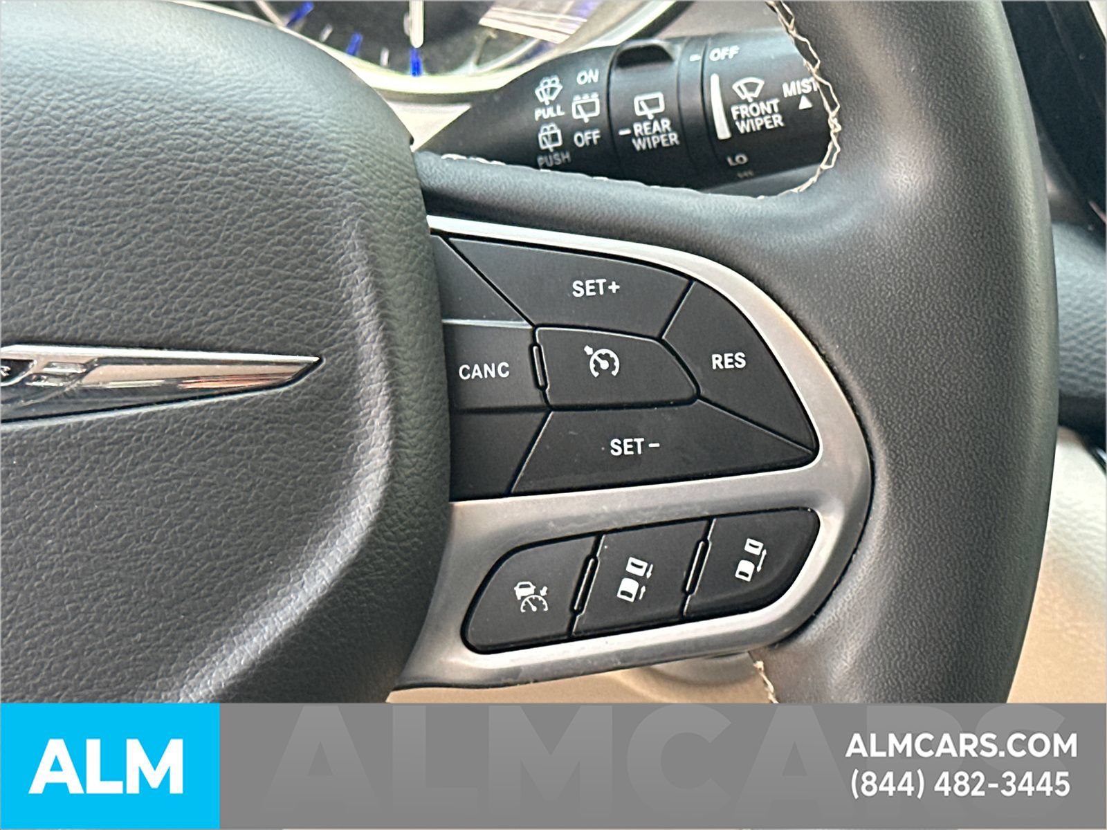 Used 2023 Chrysler Pacifica Touring-L FWD image 30