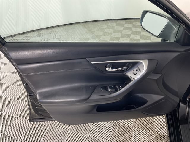 Used 2017 Nissan Altima 2.5 SR w/ Midnight Edition Package FWD image 14