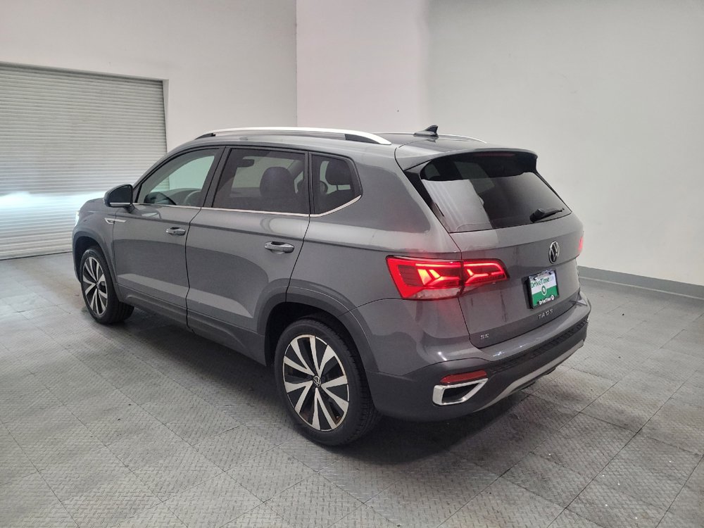 Used 2023 Volkswagen Taos SE w/ Panoramic Sunroof Package FWD image 5