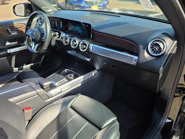 Used 2021 Mercedes-Benz GLB 250 4MATIC w/ Premium Package image 9