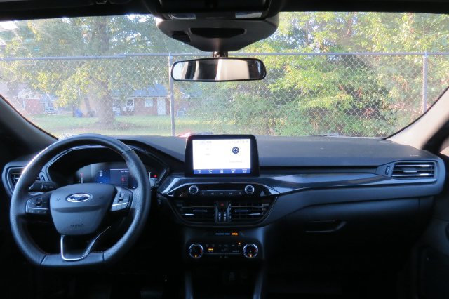 Used 2025 Ford Escape ST-Line AWD/4WD image 14