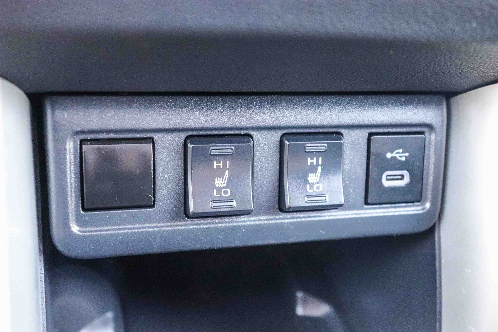 Certified 2024 Toyota Corolla Cross XLE FWD image 30