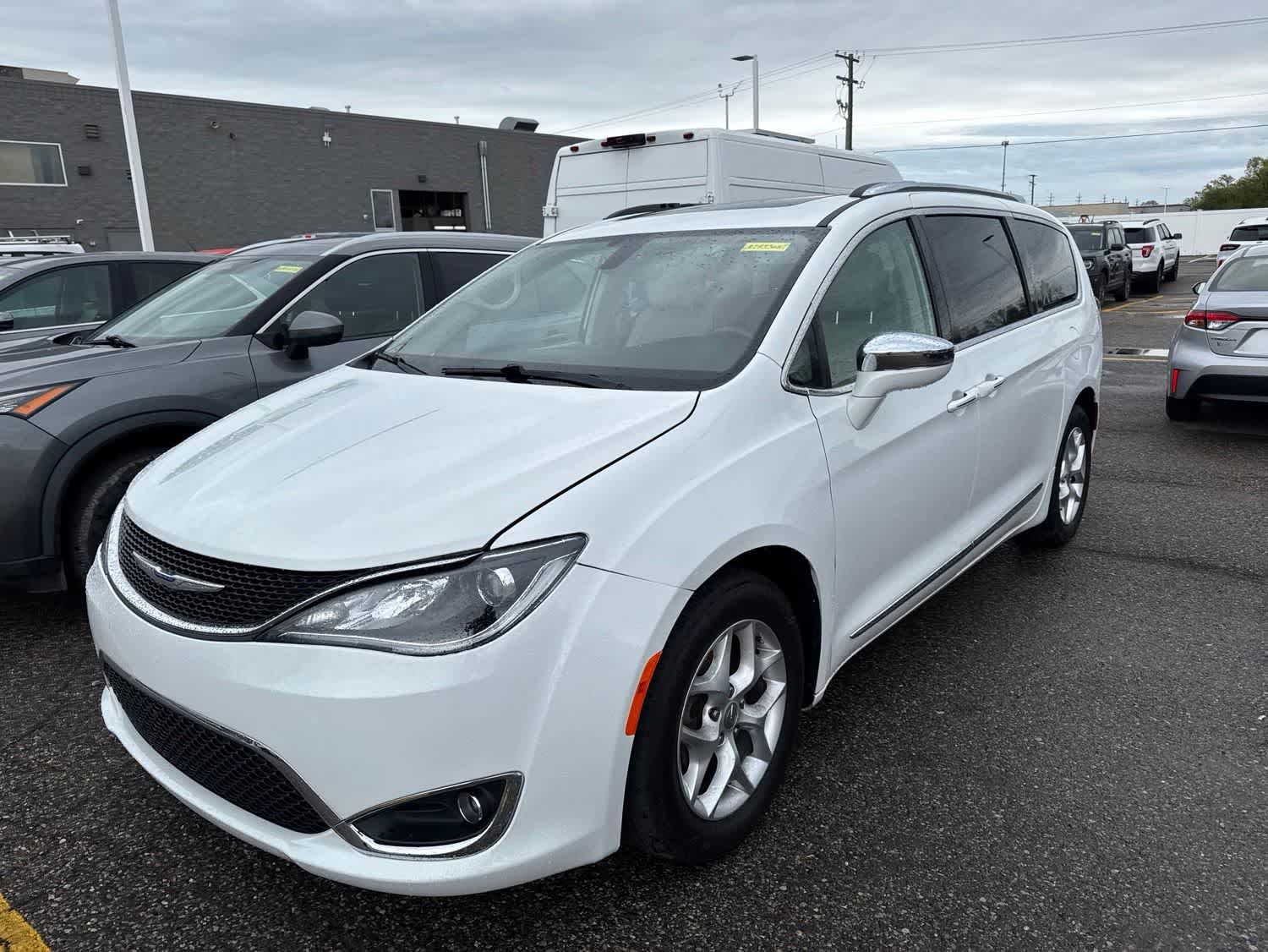 Used 2020 Chrysler Pacifica Limited FWD image 17