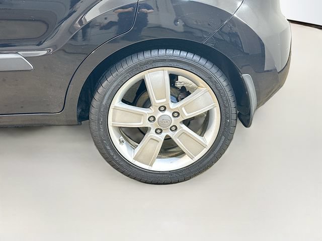 Used 2011 Kia Soul ! FWD image 5