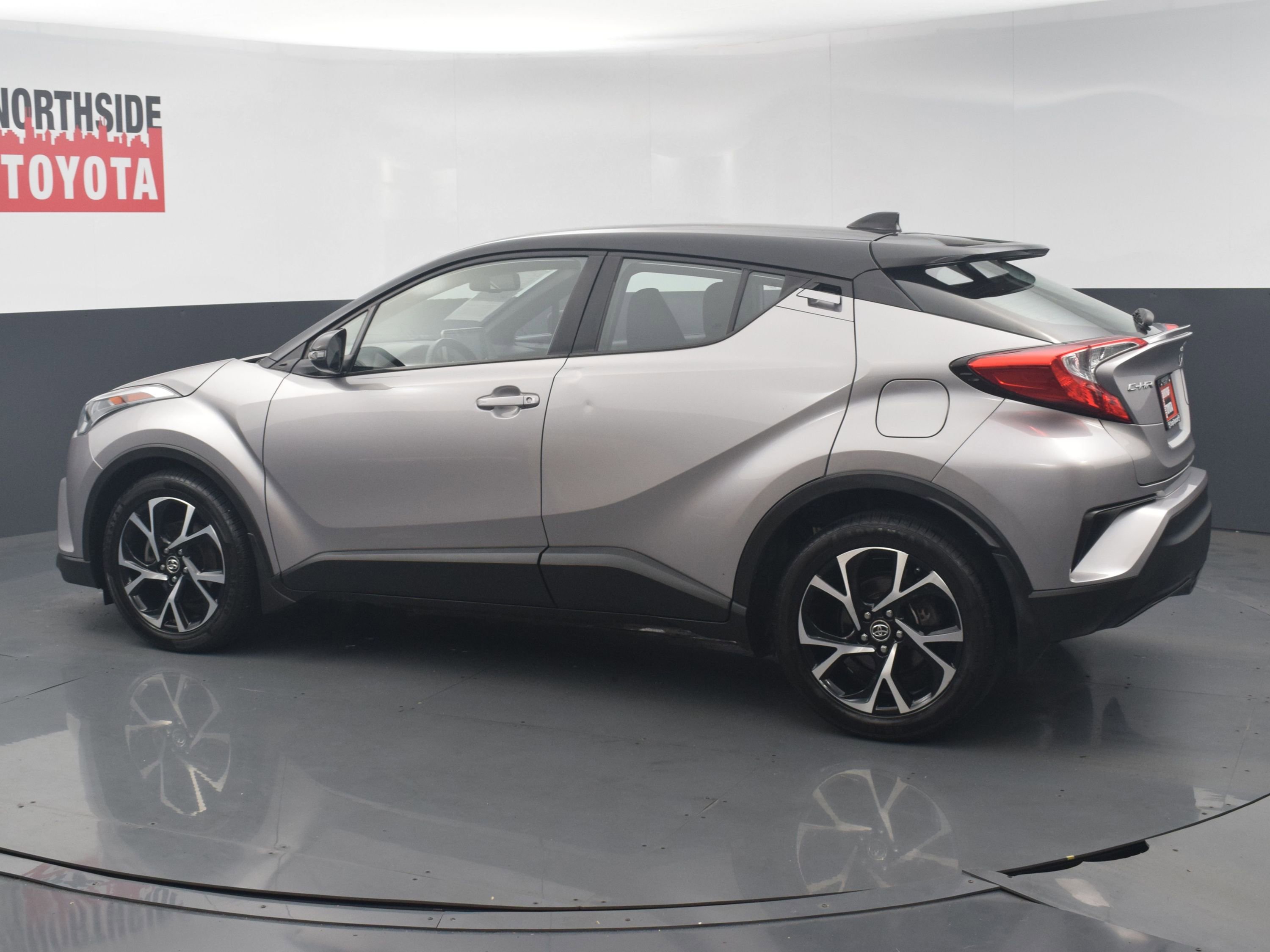 Used 2019 Toyota C-HR XLE image 2