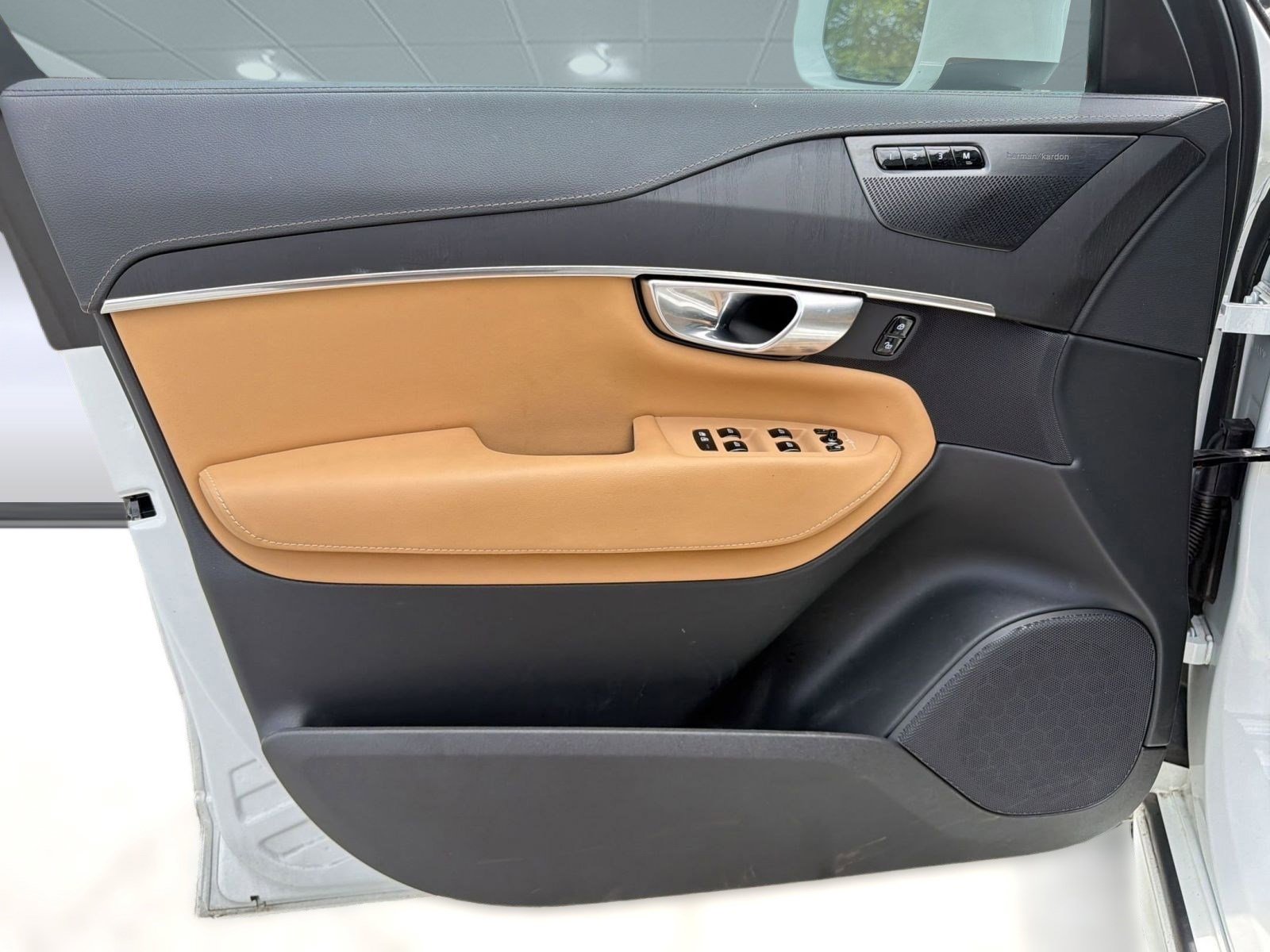 Certified 2024 Volvo XC90 B6 Ultimate w/ Protection Package Premier AWD/4WD image 19