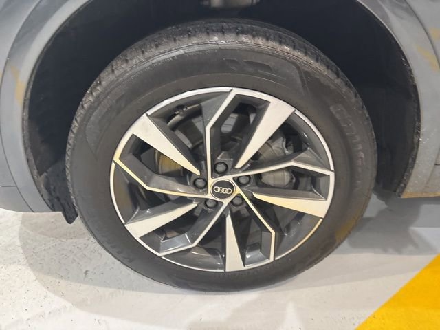 Used 2023 Audi Q5 2.0T Premium w/ Convenience Package image 38