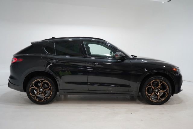New 2025 Alfa Romeo Stelvio Sprint image 8