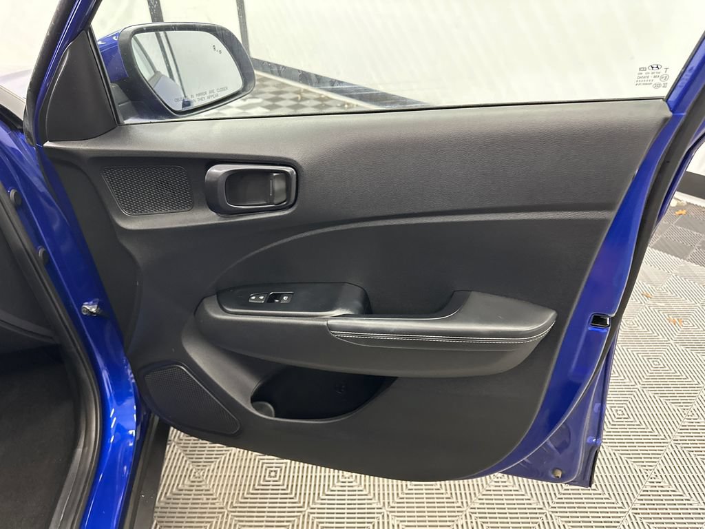 Used 2023 Hyundai Venue Limited w/ Cargo Package FWD image 14