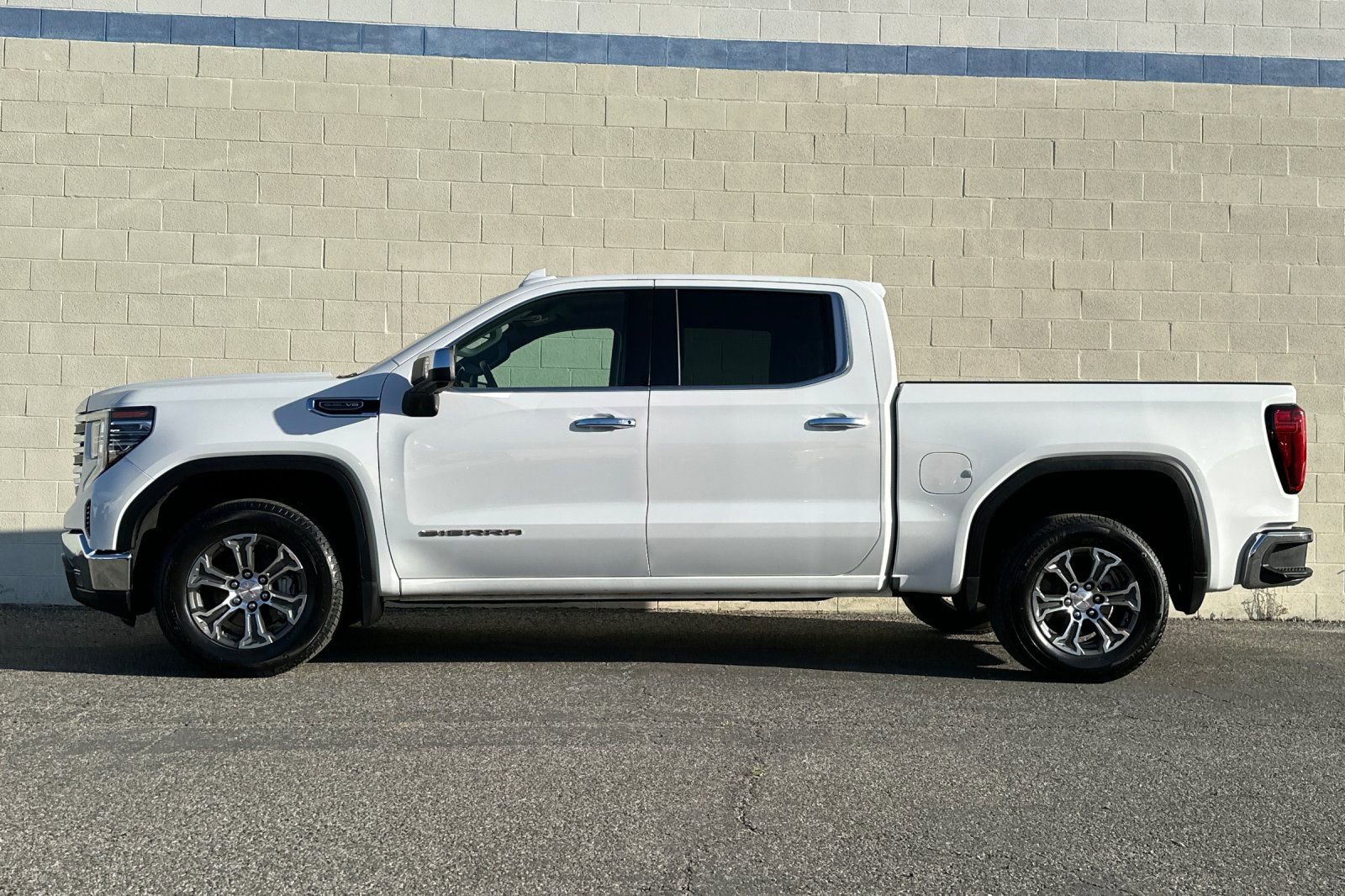 Certified 2025 GMC Sierra 1500 SLT image 7